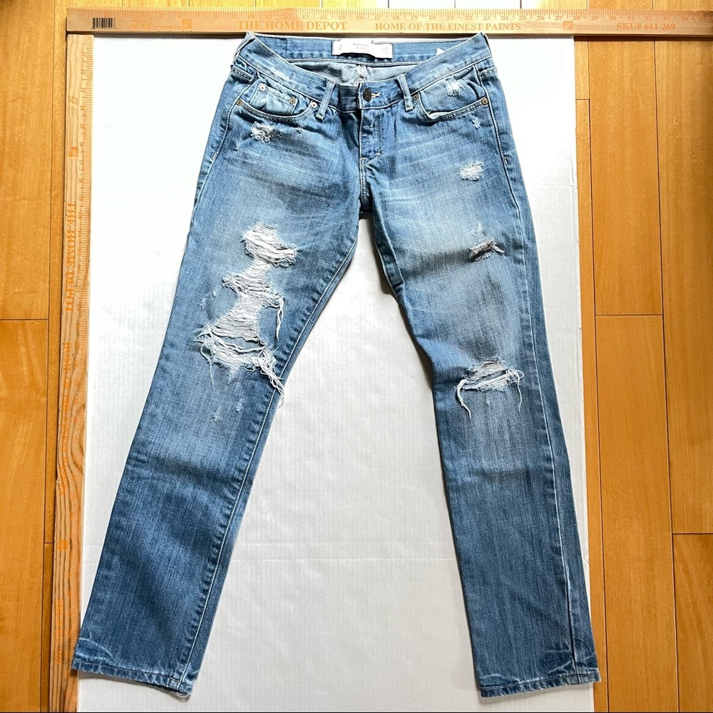 Distressed Straight Leg Jeans